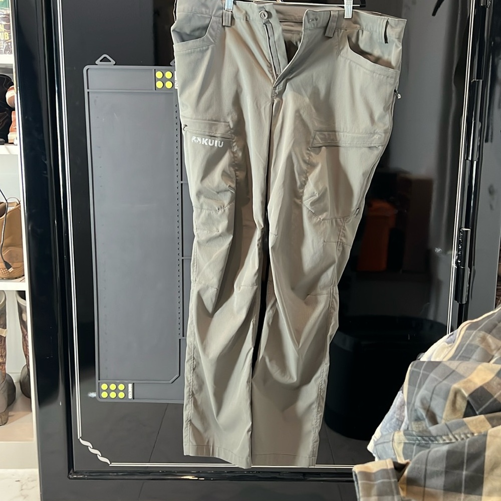 Kuiu Tiburon Pant
Our lightest pant for hot weather. 42T. Stone